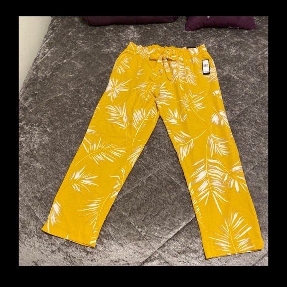 SOHO APPAREL Vibrant Yellow Pants with Leaf Design/size M - Picture 2 of 9